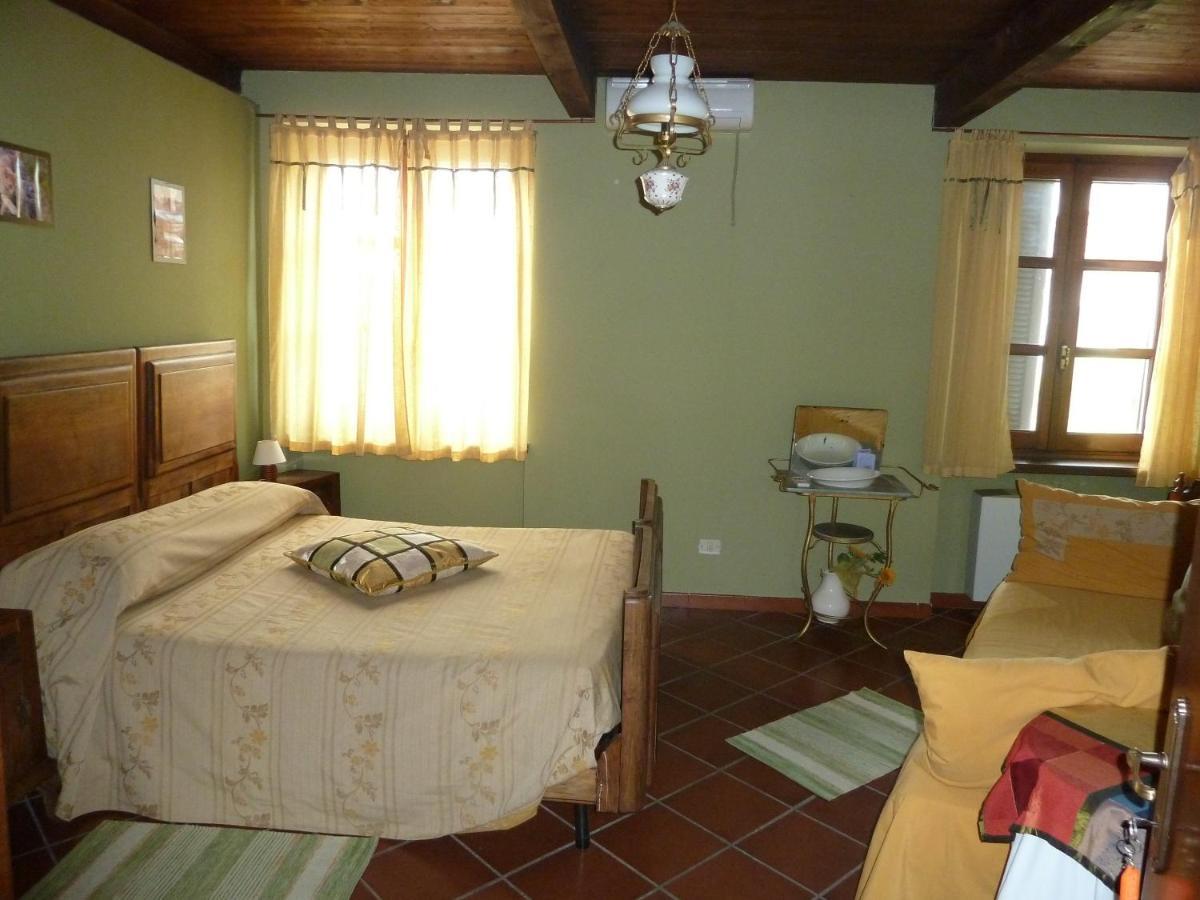 Agriturismo San Martino Castiglione Tinella Habitación foto